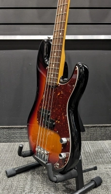 Fender American Pro II P-Bass, Rosewood Fingerboard - 3-Colour Sunburst 2